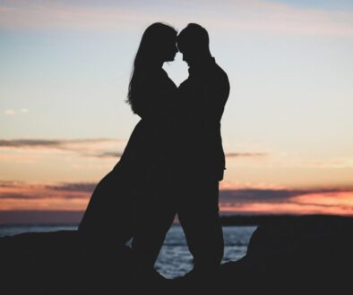 couple beach sunset hug 5892661